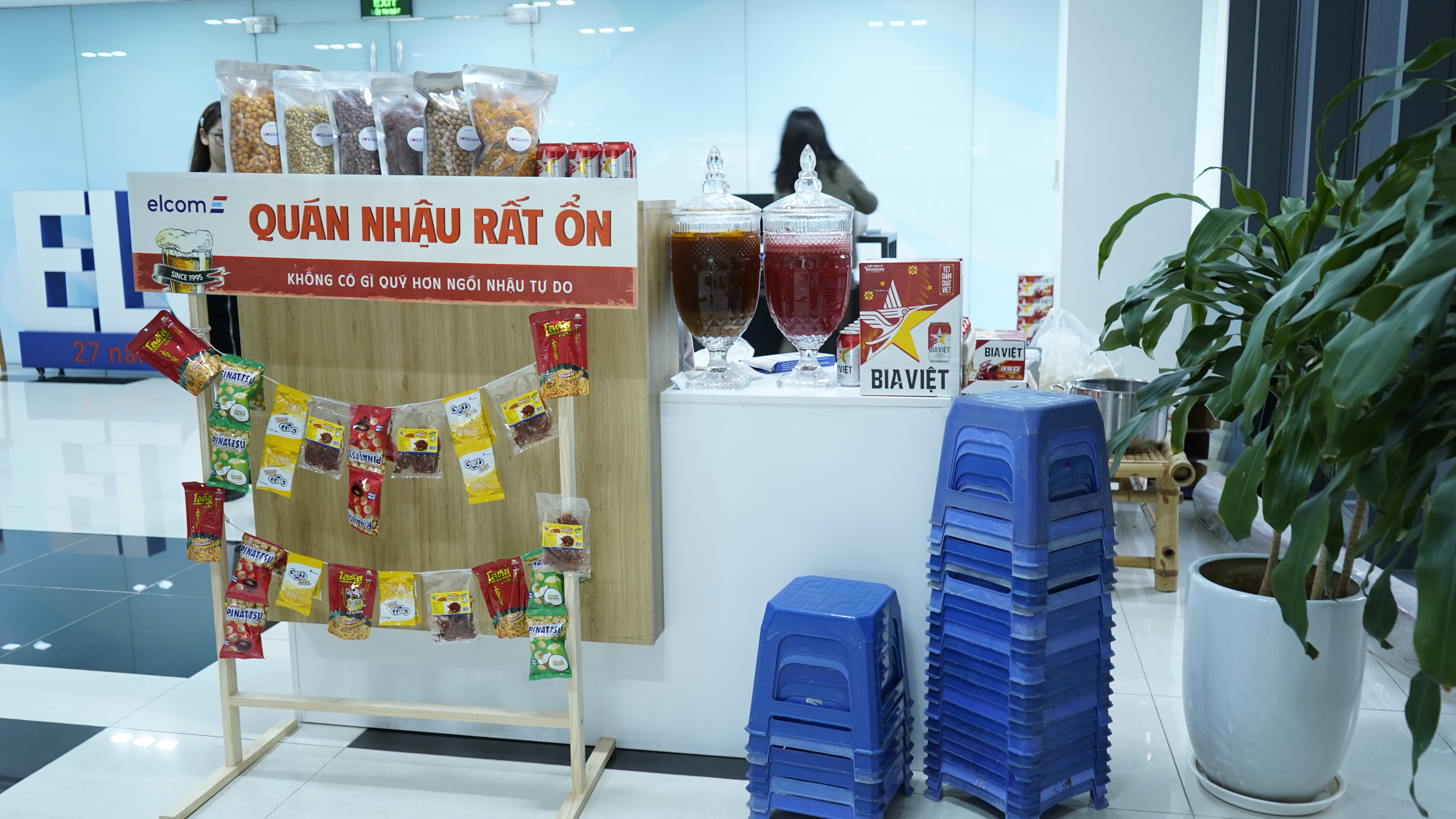 Đằng sau “Quán nhậu tự lo" của “cánh mày râu" Elcom